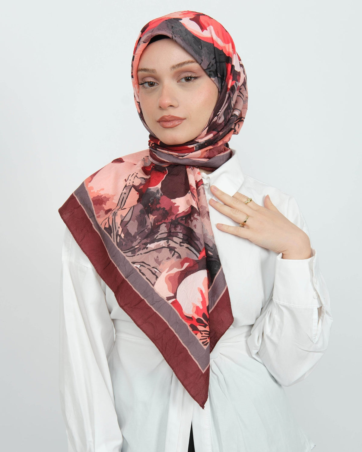 Bambu Kraş Eşarp D107 Bordo – model üzerinde önden görünüm