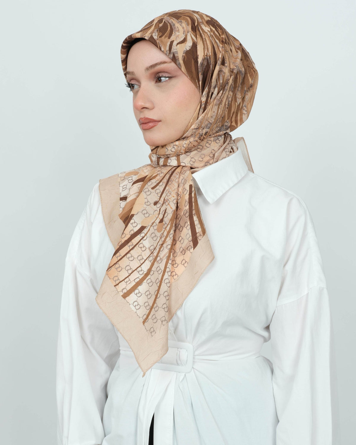 Bambu Kraş Eşarp D108 Karamel Bej – farklı bağlama açısı