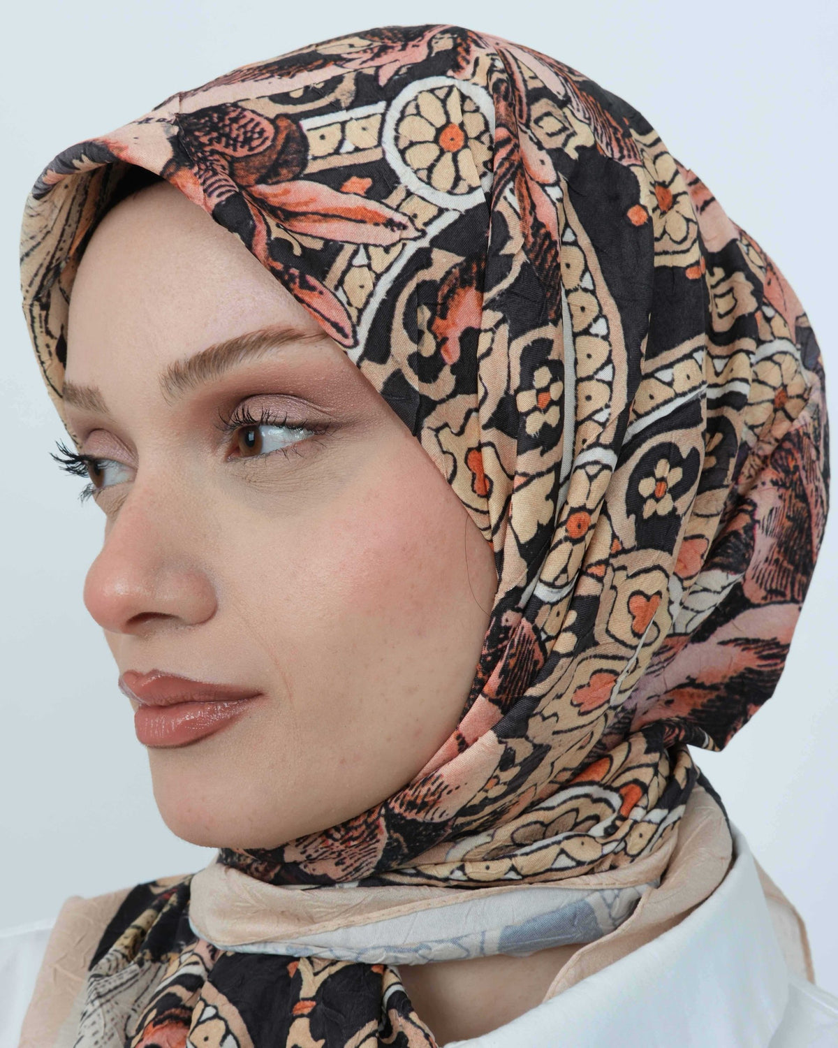 Bambu Kraş Eşarp D110 Bej Karamel – yakından desen ve doku detayı
