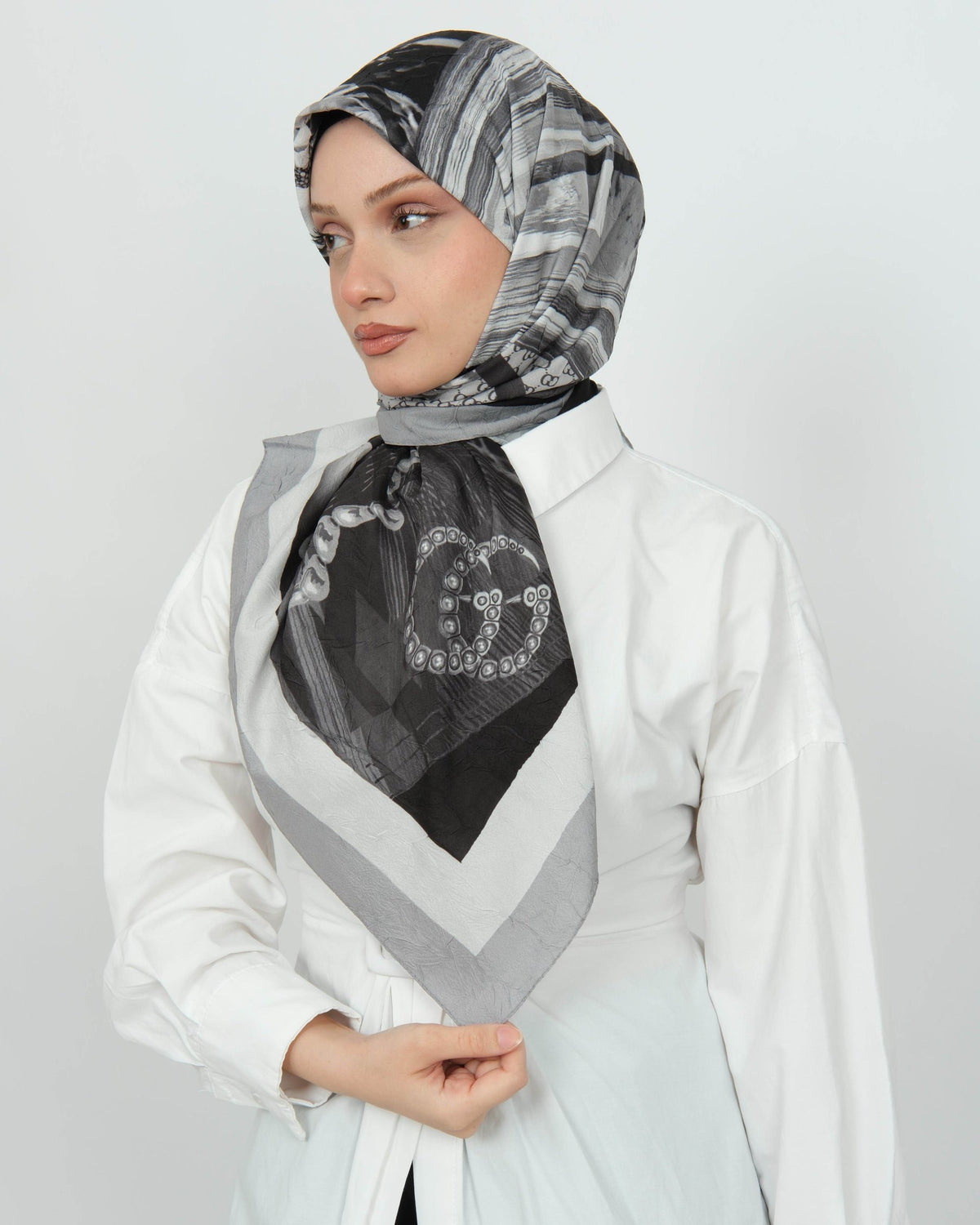 Bambu Kraş Eşarp D111 Gri – farklı bağlama açısı