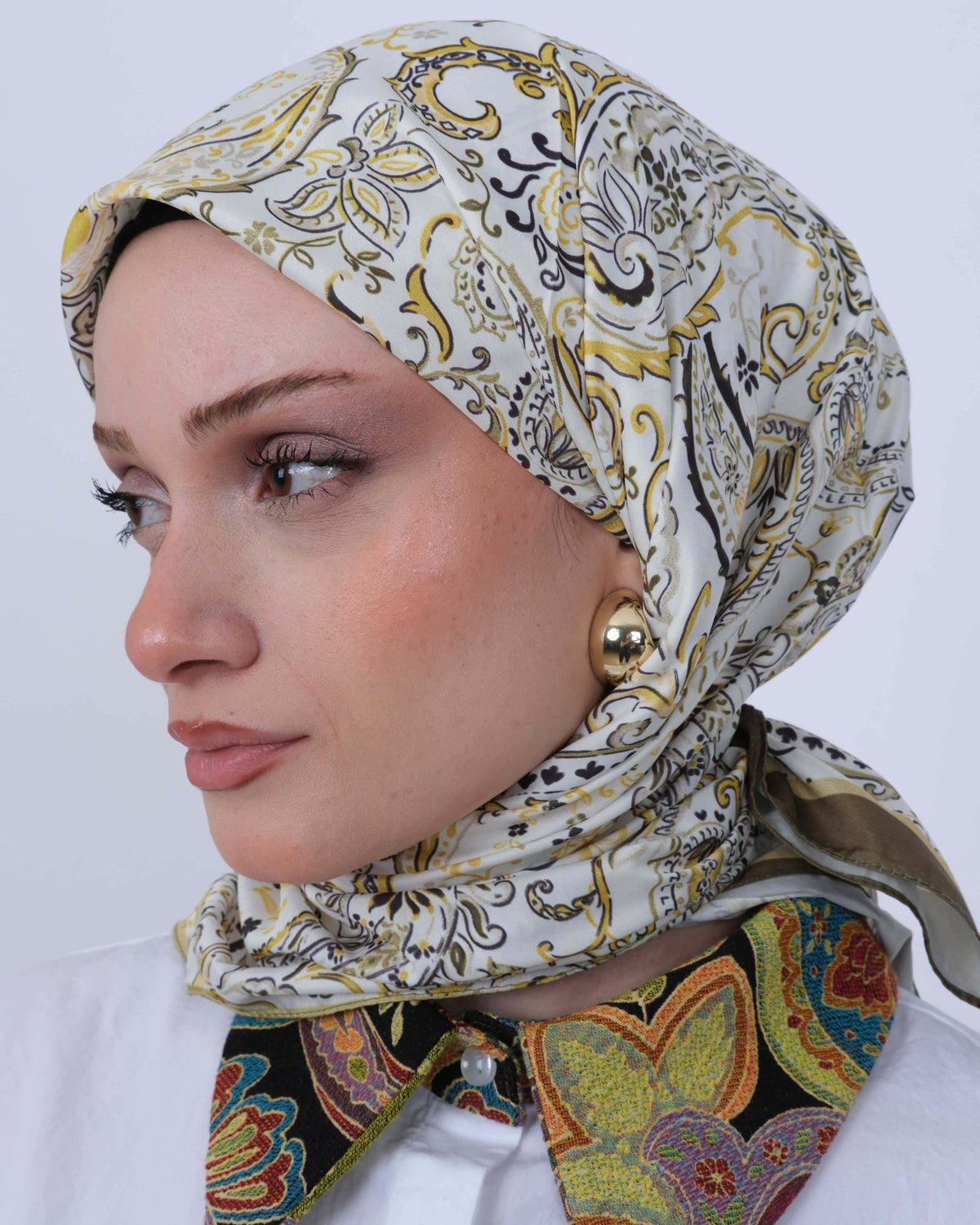 Vual İpek Eşarp D112 Haki – yakından desen ve renk detayı