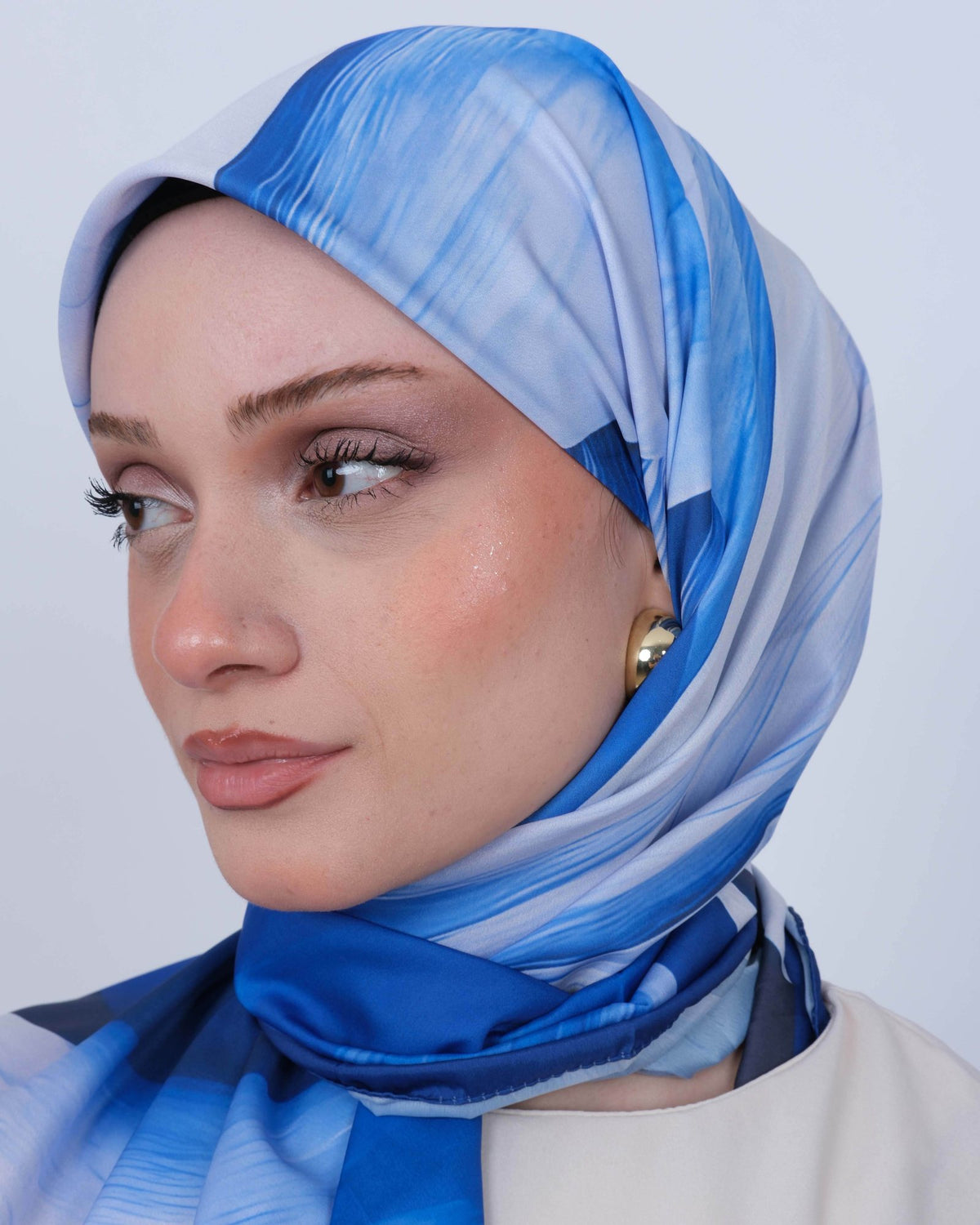 Vual İpek Eşarp D113 Mavi – yakından desen ve renk detayı