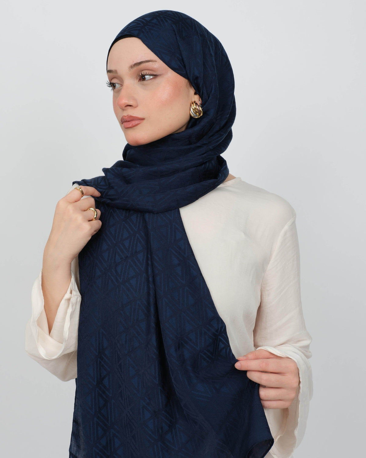 Ayrobin Jakar Şal D103 Lacivert – farklı bağlama açısı
