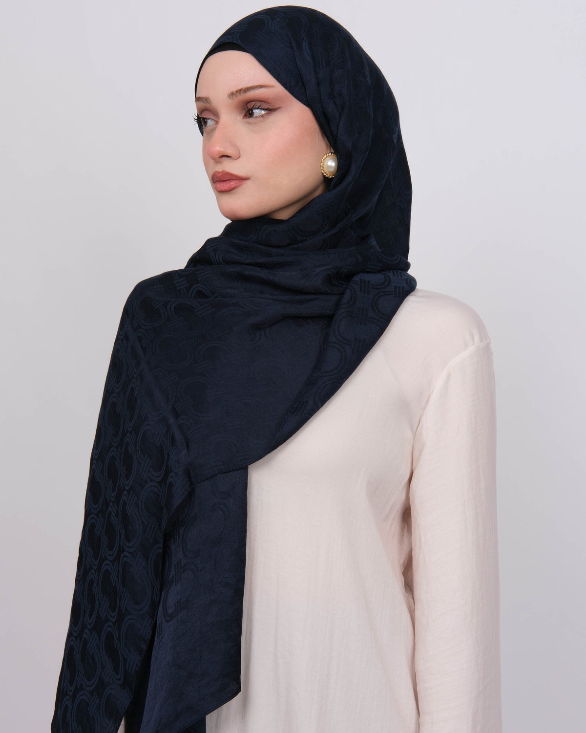 Ayrobin Jakar Şal Lisa D117 Lacivert – yarım profil görünüm
