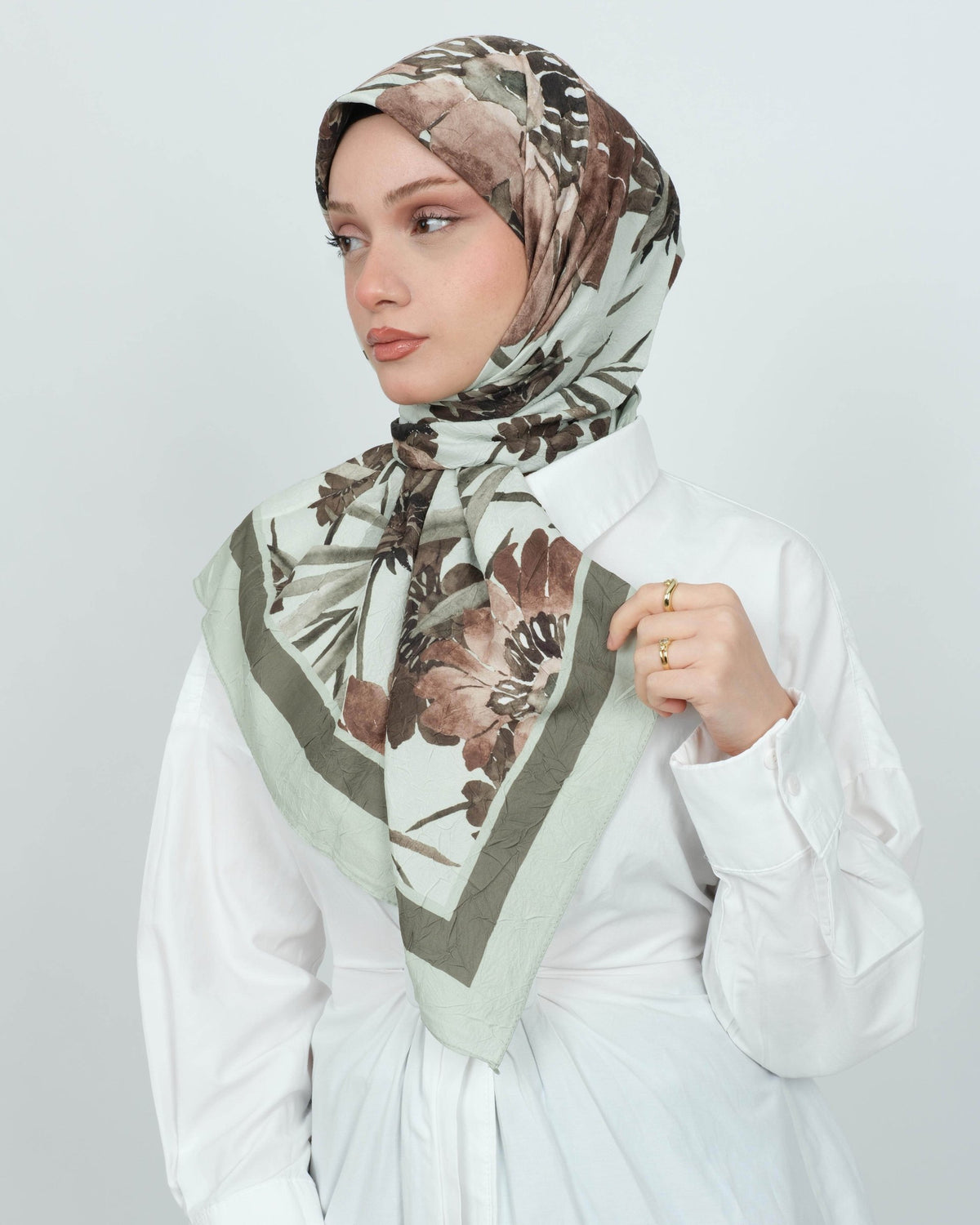 Bambu Kraş Eşarp D105 Haki Vizon – farklı bağlama açısı