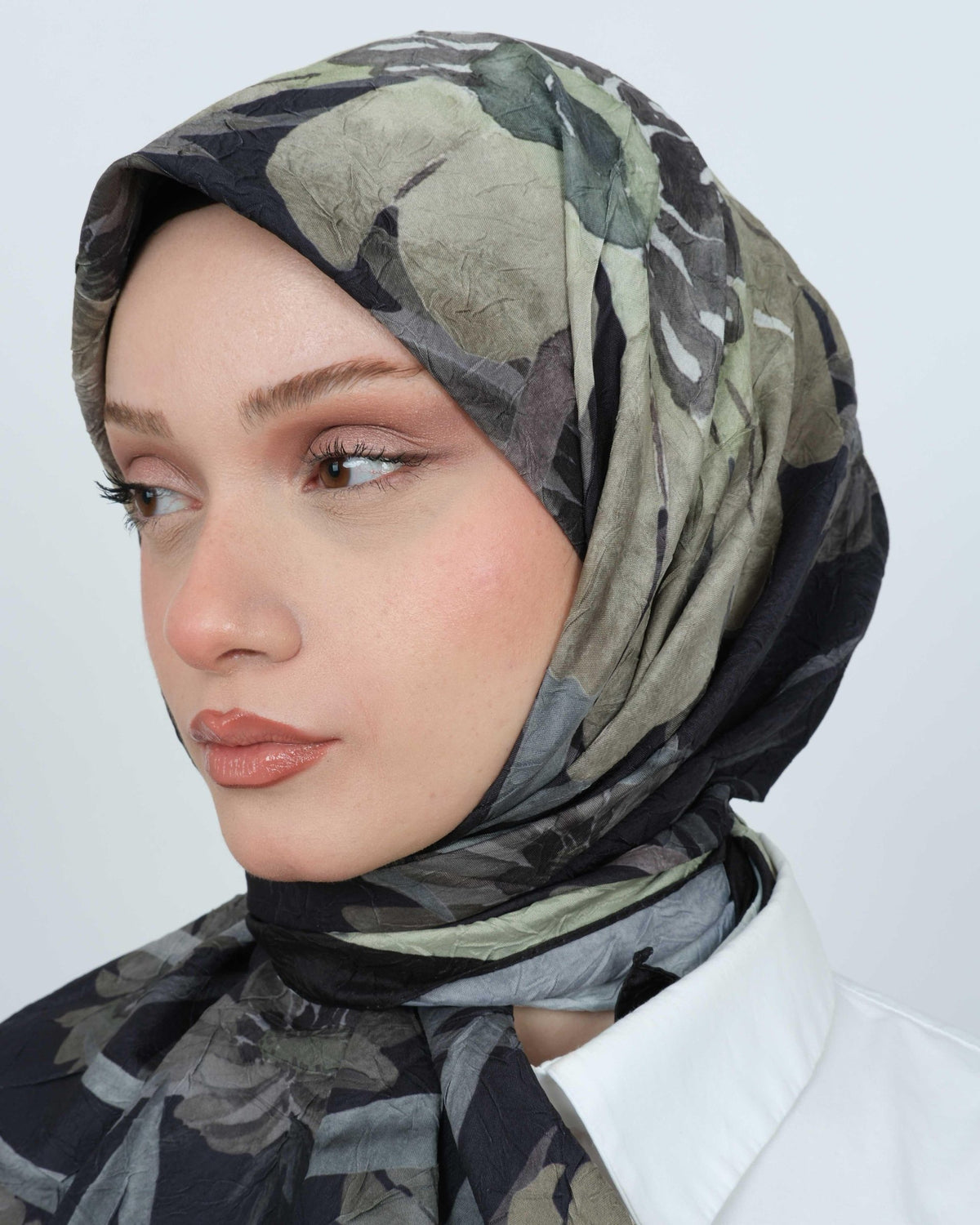 Bambu Kraş Eşarp D105 Siyah Haki – yakından desen ve doku detayı