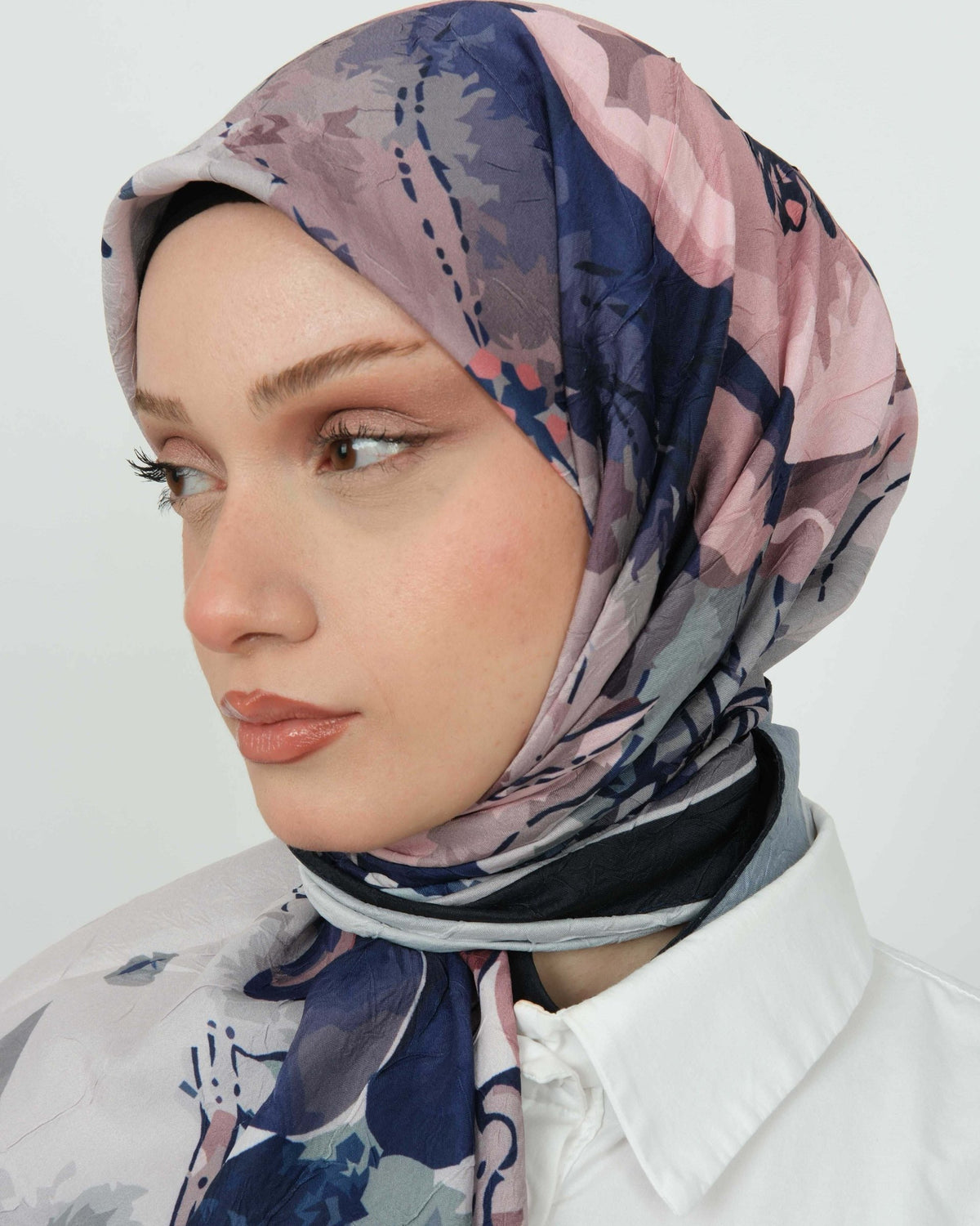 Bambu Kraş Eşarp D107 Lacivert Gri – yakından desen ve doku detayı