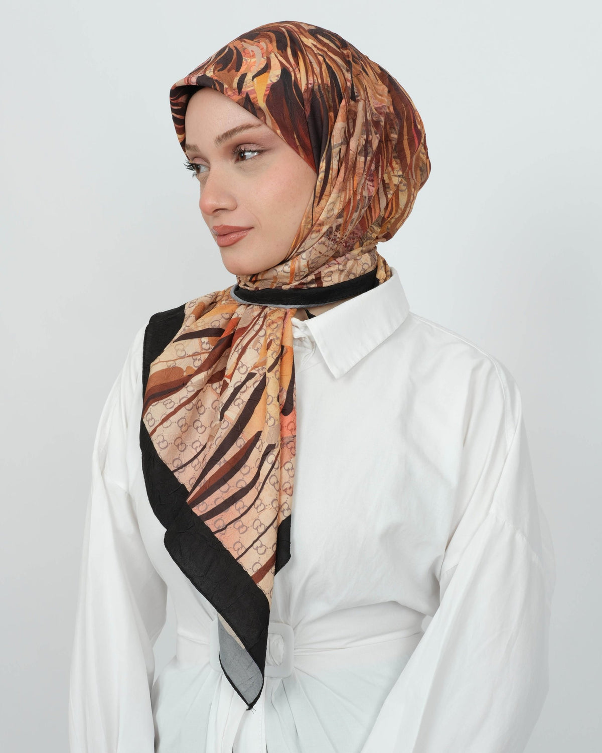Bambu Kraş Eşarp D108 Karamel Bakır – farklı bağlama açısı