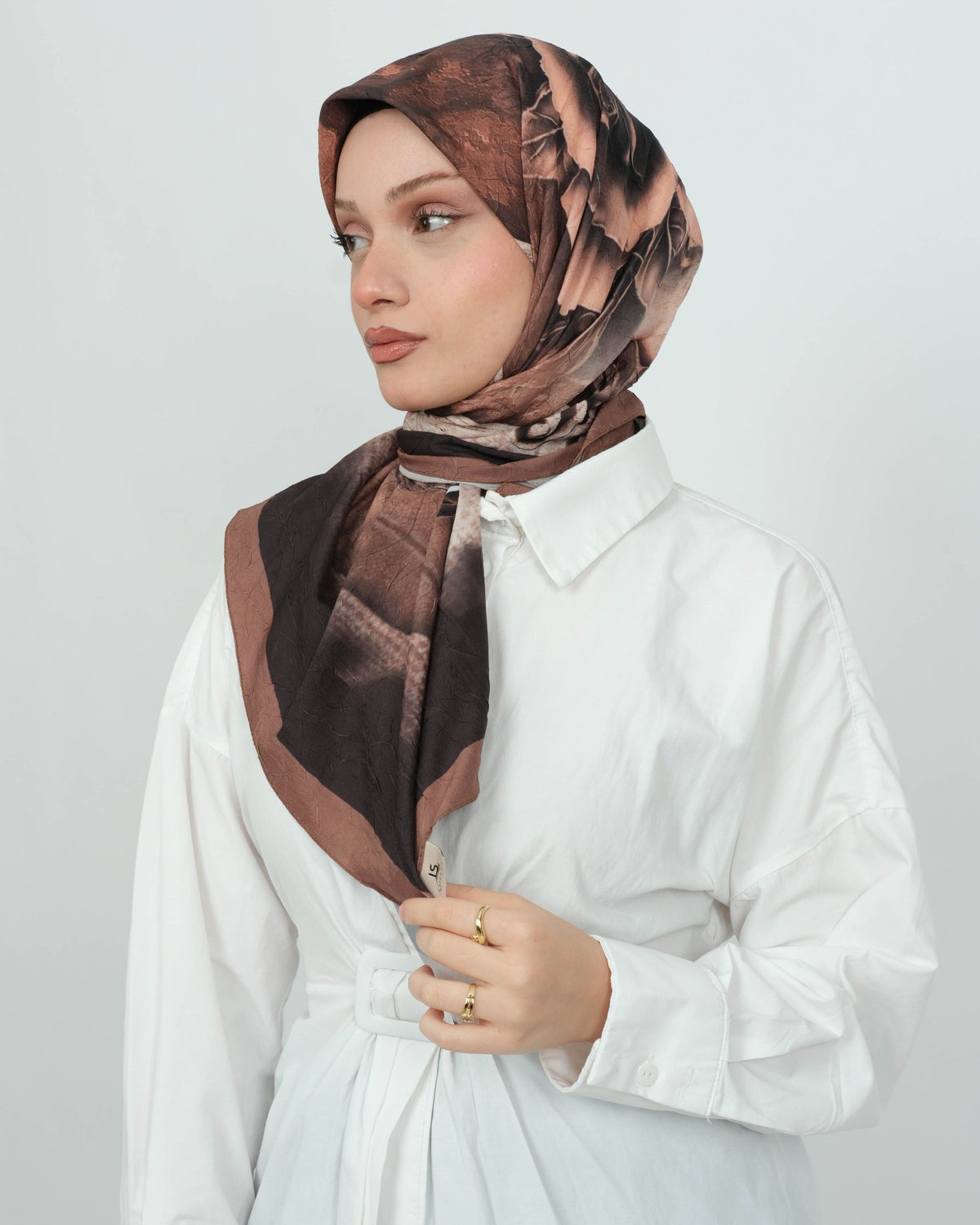 Bambu Kraş Eşarp D109 Bakır Kahve – farklı bağlama açısı