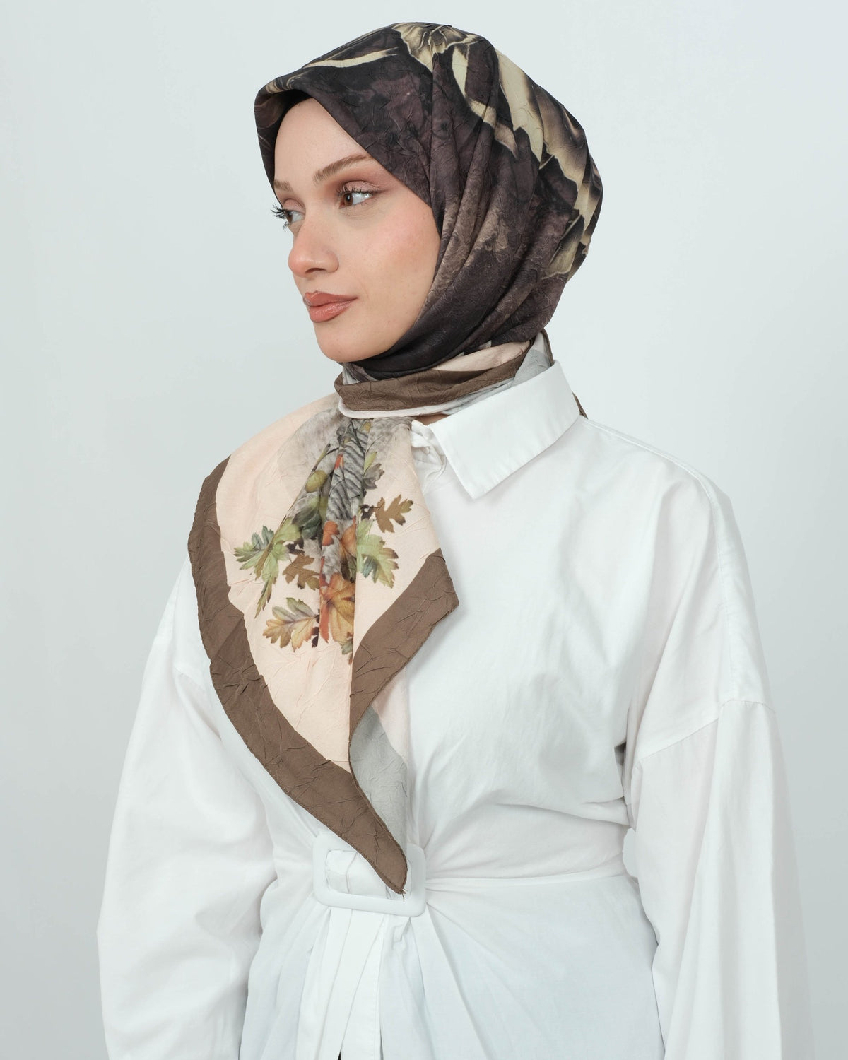 Bambu Kraş Eşarp D109 Haki Vizon – farklı bağlama açısı