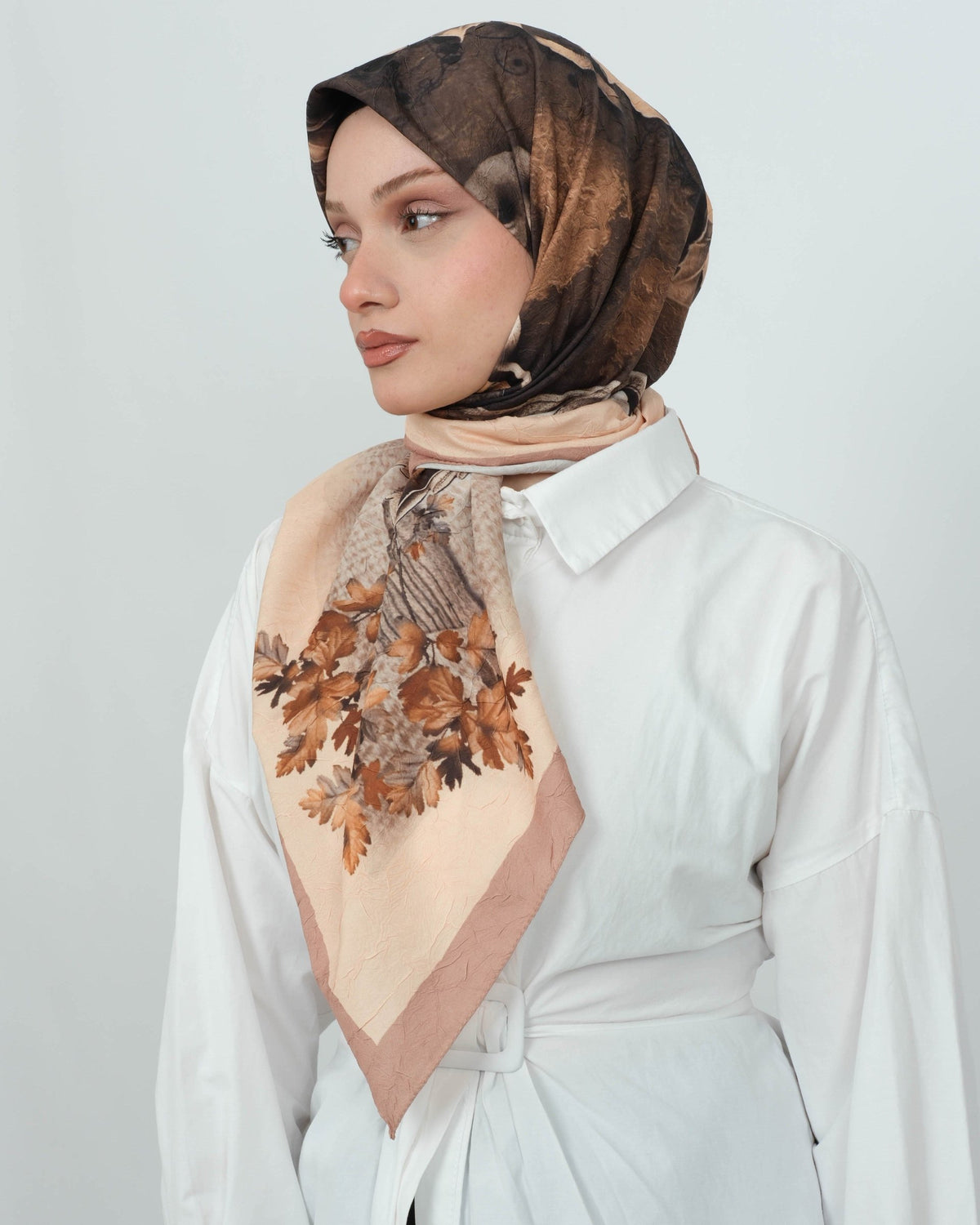 Bambu Kraş Eşarp D109 Karamel Vizon – farklı bağlama açısı