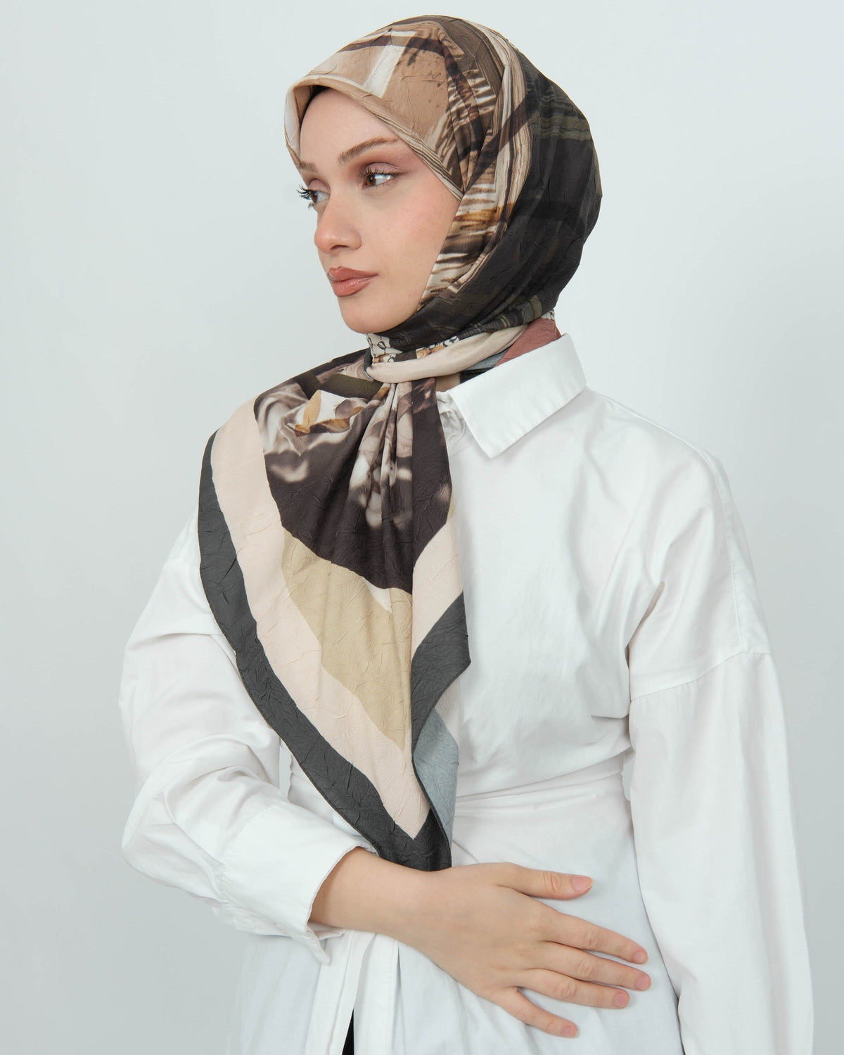 Bambu Kraş Eşarp D111 Gri Bej – farklı bağlama açısı