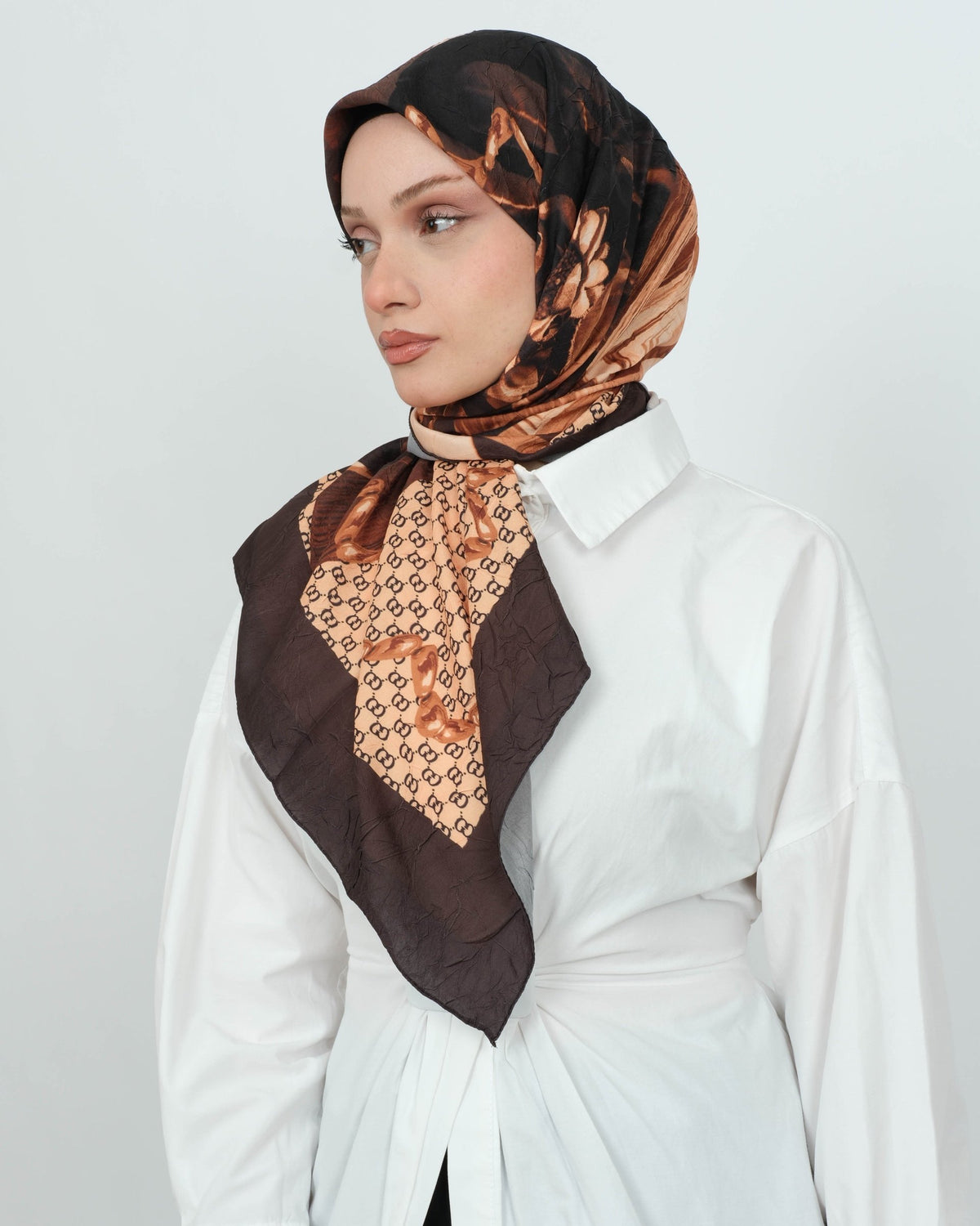 Bambu Kraş Eşarp D111 Kahve Bej – farklı bağlama açısı