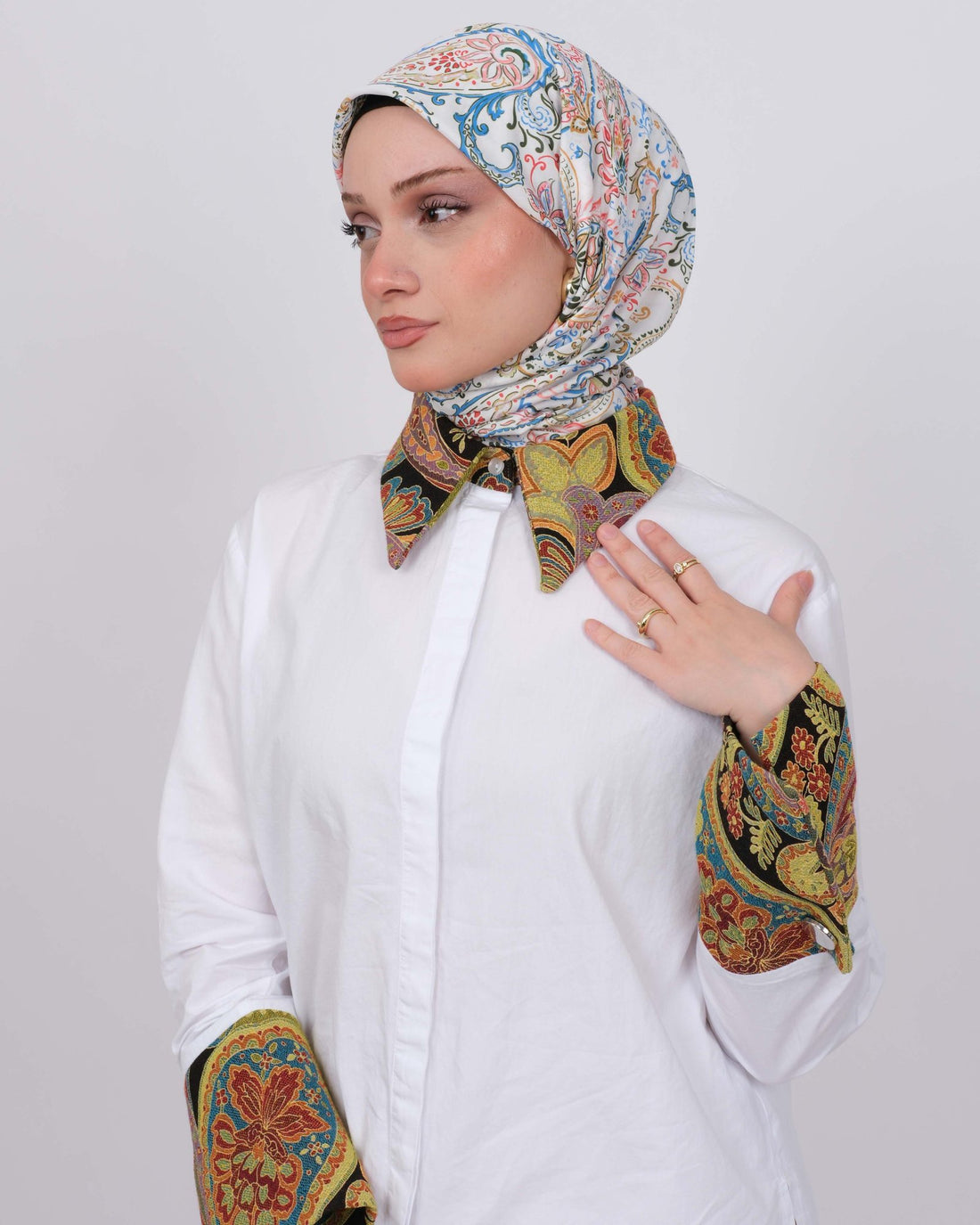 Vual İpek Eşarp D112 Mavi – yarım profilden farklı bağlama açısı
