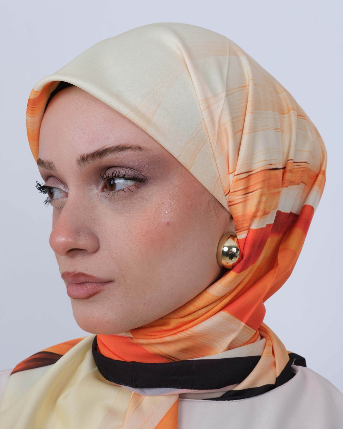 Vual İpek Eşarp D113 Kahve-Sarı – yakından desen ve renk detayı