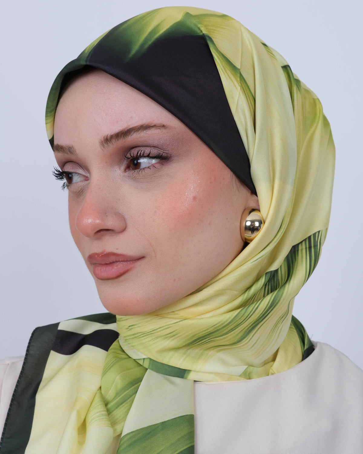 Vual İpek Eşarp D113 Yeşil – yakından desen ve renk detayı