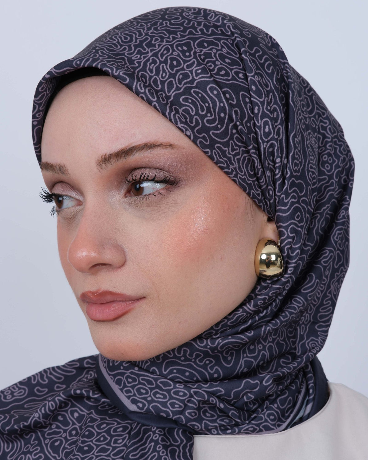 Vual İpek Eşarp D114 Gece Lacivert-Lila – yakından desen ve renk detayı