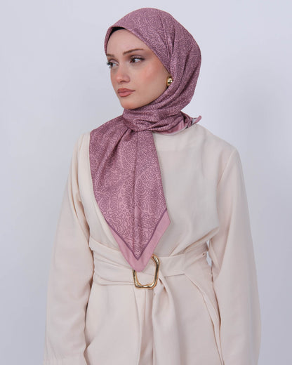 Vual İpek Eşarp D114 Pembe – yarım profilden farklı bağlama açısı