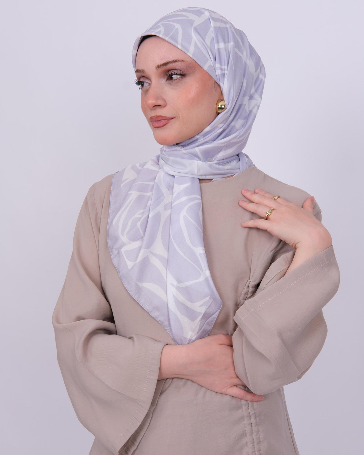 Vual İpek Eşarp D116 Lila – yarım profilden farklı bağlama açısı